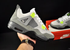 Nike Air Jordan Retro 4